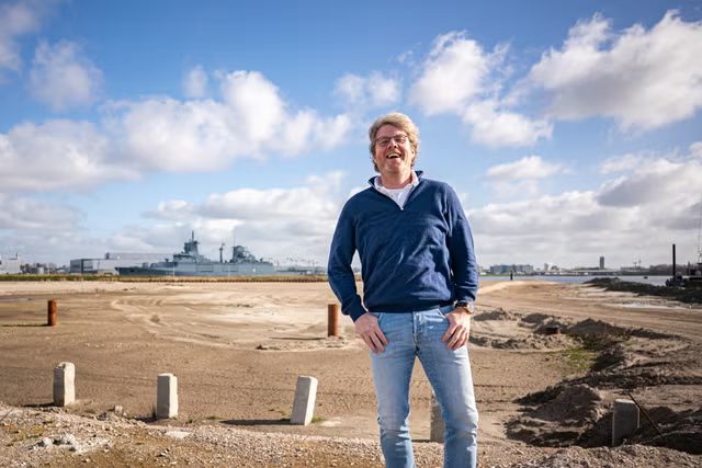 Wim Beelen op het terrein van ZUIDYARD aan de Maas
